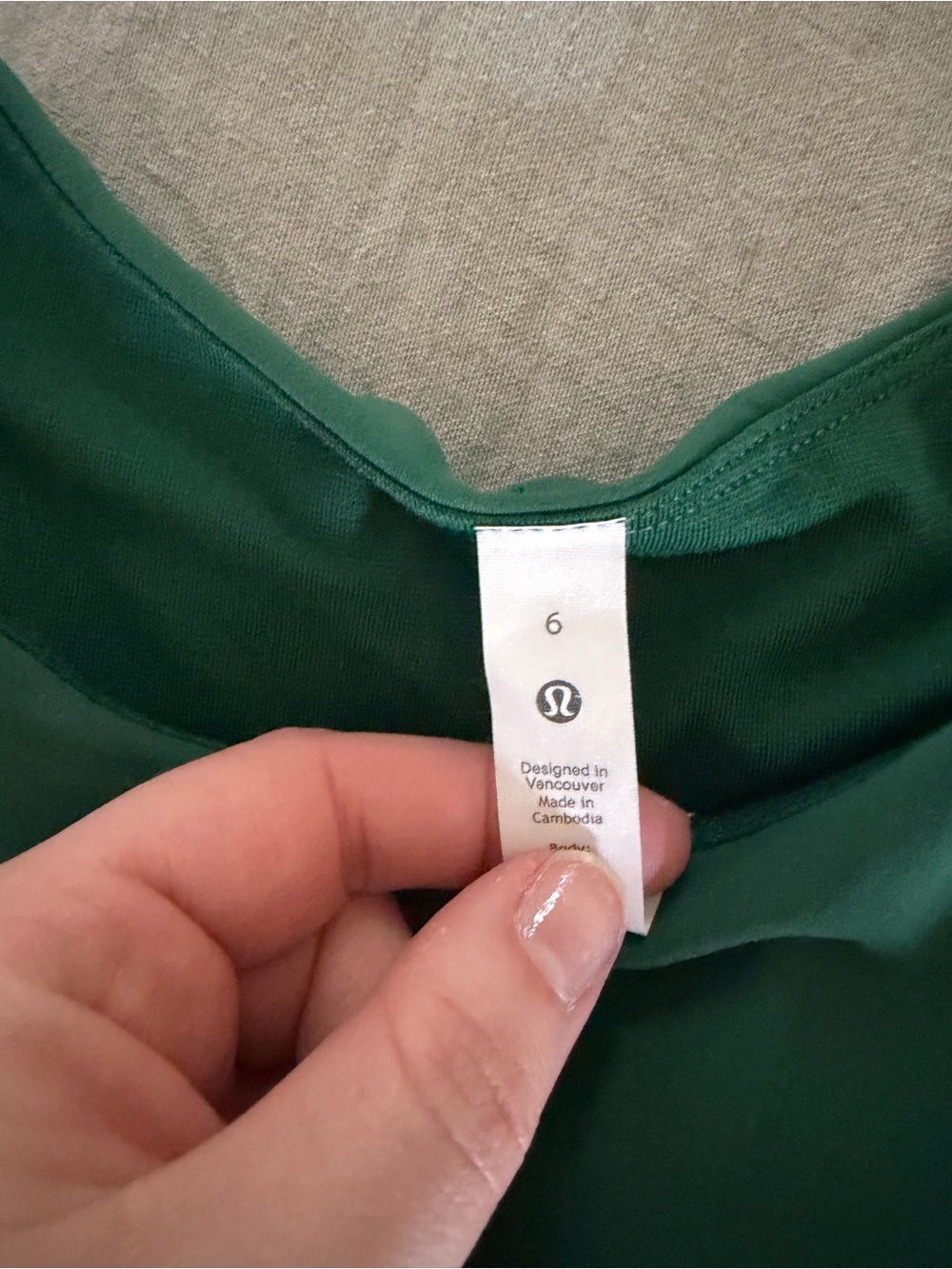 lululemon athletica Emerald Green High-Neck Cropped Tank - Picture 2 of 3